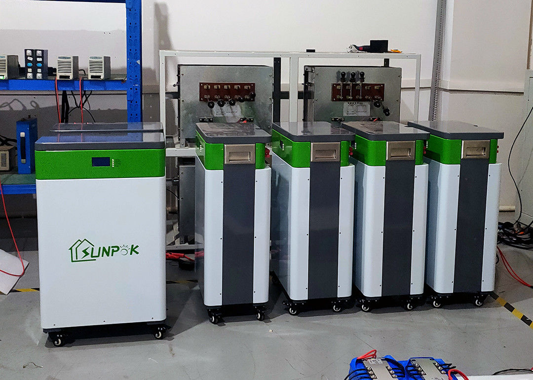 แบตเตอรี่ลิเธียมที่เก็บพลังงานหมุนเวียนสีเขียว IP21 Li Ion Battery สำหรับระบบพลังงานแสงอาทิตย์