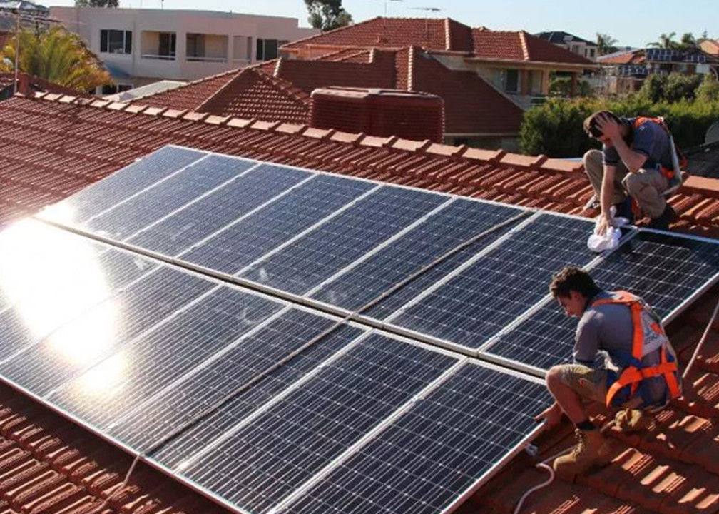 ระบบติดตั้งหลังคาราบ 400W สําหรับแผ่นไฟฟ้าไฟฟ้าไฟฟ้าแสงอาทิตย์