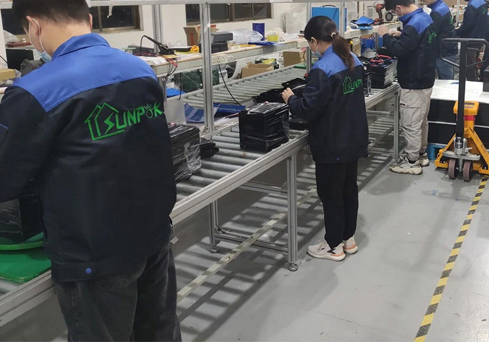 Off-Grid All In One ESS EU Warehouse สร้างใน 5.12Kwh 50Ah 200Ah 100Ah 51.2V 5kw แบตเตอรี่อินเวอร์เตอร์